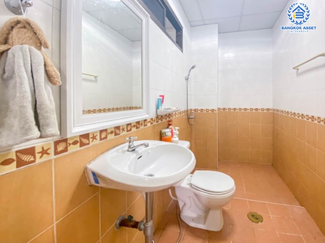 *****บ้านแฝดมือสองย่านนนทบุรี ม.อุดมทรัพย์ บางกรวย-ไทรน้อย หลังมุม! ทำเลดีที่สุดในโครงการ เนื้อที่ 37.1 ตร.ว. ฟังก์ชัน 3 ห้องนอน 2 ห้องน้ำ 1 ที่จอดรถ บ้านพร้อมยู่ ติดสวน บนทำเลเชื่อมต่อถ.ราชพฤกษ์, ถ.บางกรวย-ไทรน้อย ใกล้วงเวียนพระราม5